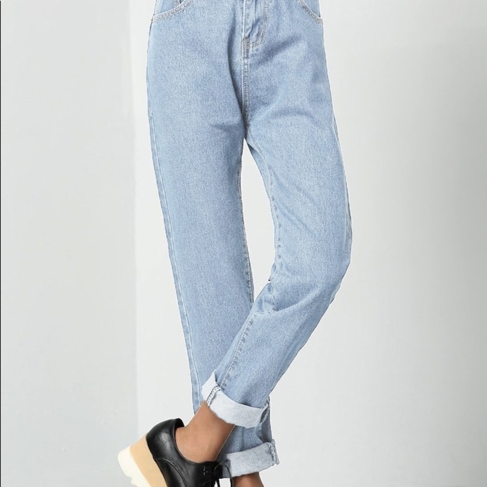 Light wash mom jeans